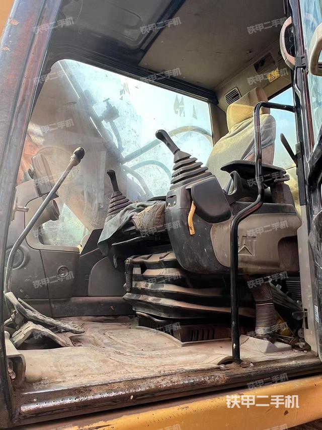 駕駛室整體（整機(jī)外觀）