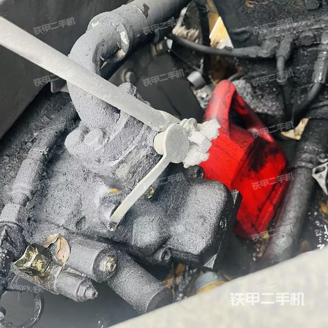 液壓泵艙室正面整體（整機(jī)外觀）