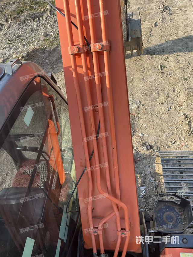 大臂背部俯視（工作和回轉(zhuǎn)裝置）