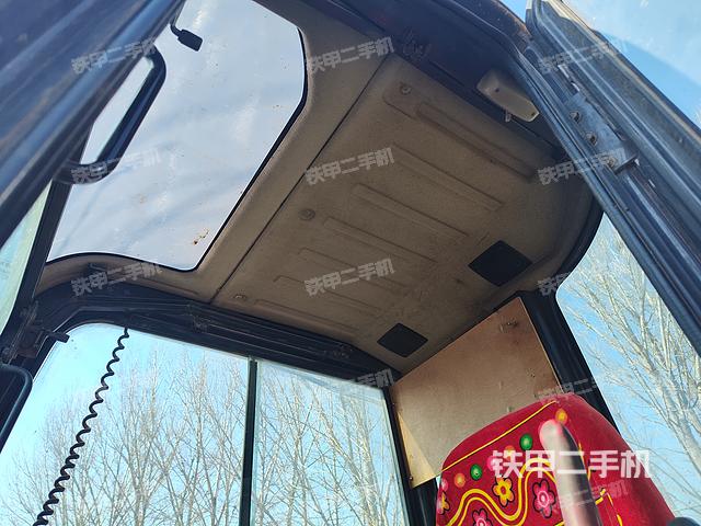 驾驶室顶部（整机外观）