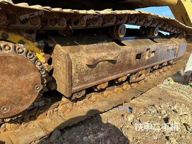 單側(cè)履帶整體（整機(jī)外觀）