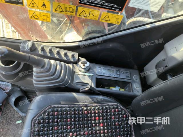 座椅右側(cè)控制臺(tái)/鑰匙門/油門/含右手柄(駕駛室部分) 座椅右側(cè)控制臺(tái)/鑰匙門/油門/含右手柄(駕駛室部分)