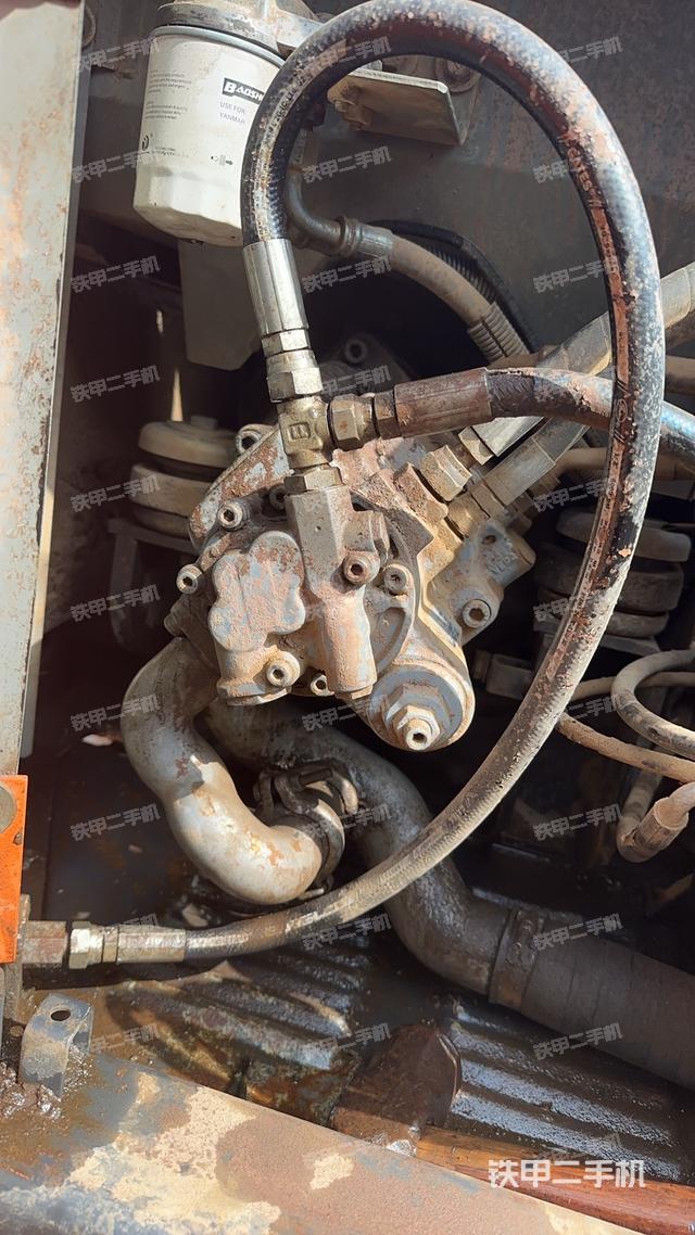 液壓泵艙室正面整體（整機(jī)外觀）