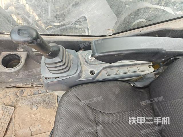 座椅右側(cè)控制臺(tái)/鑰匙門/油門/含右手柄（駕駛室部分）