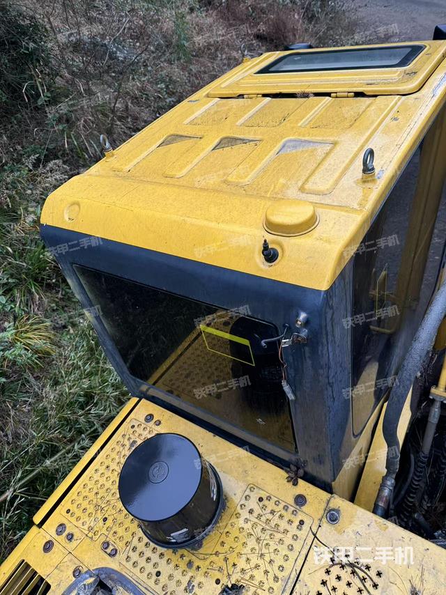 驾驶室顶部（整机外观）