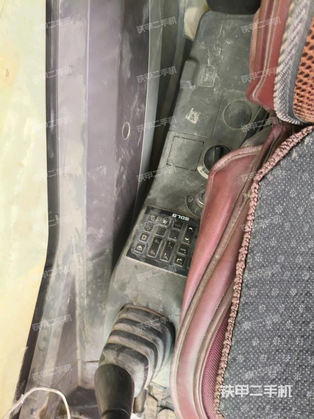 座椅左側(cè)控制臺(tái)/音響/含左手柄（駕駛室部分）