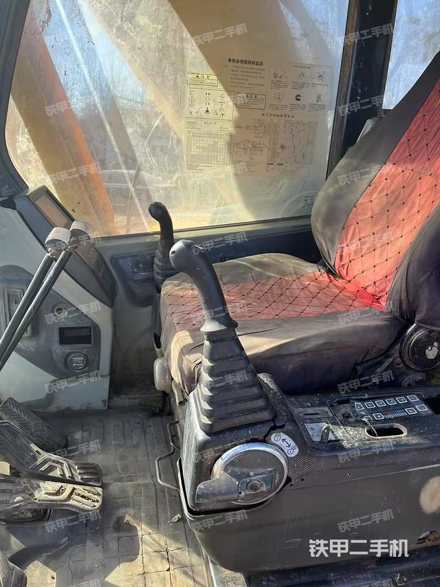 駕駛室整體（整機(jī)外觀）