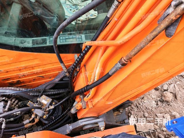 大臂背部俯視(工作和回轉(zhuǎn)裝置) 大臂背部俯視(工作和回轉(zhuǎn)裝置)