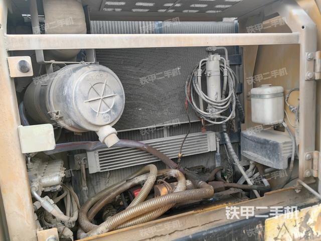 散熱器正面(大件艙室) 散熱器正面(大件艙室)