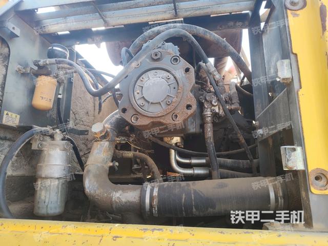 液壓泵艙室正面整體(整機外觀) 液壓泵艙室正面整體(整機外觀)