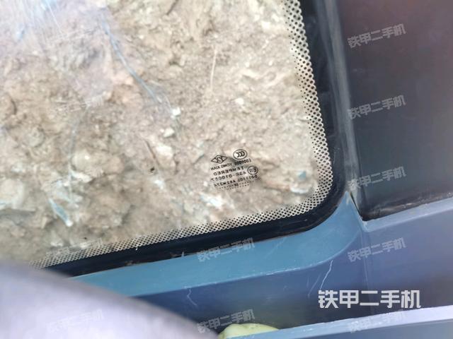 左后方玻璃角標(biāo)（駕駛室部分）