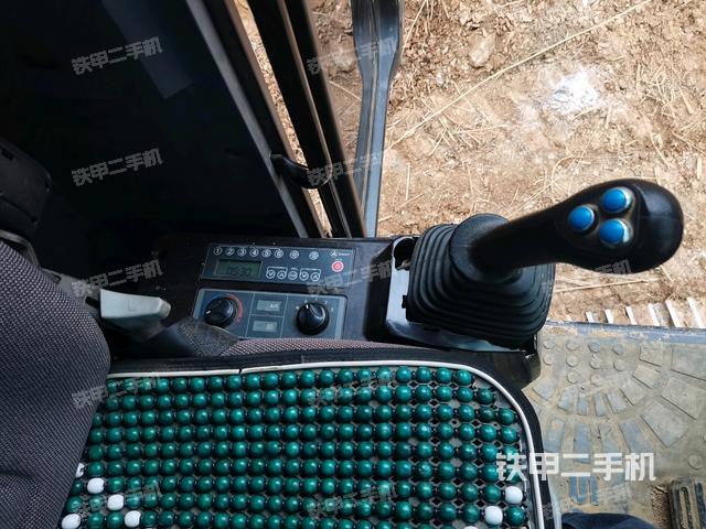 座椅左側(cè)控制臺(tái)/音響/含左手柄（駕駛室部分）