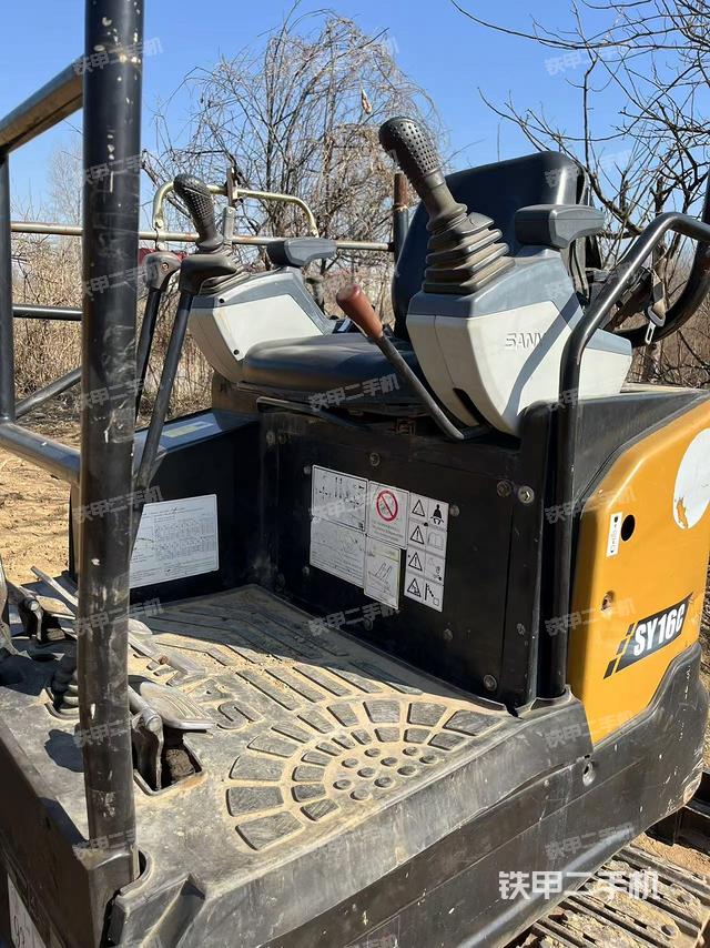 駕駛室整體（整機(jī)外觀）