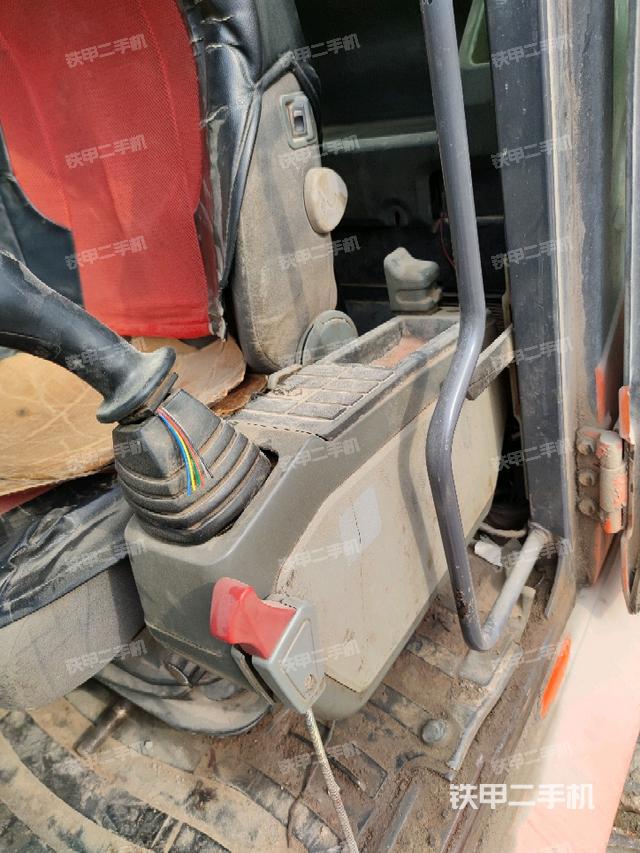 座椅左側(cè)控制臺/音響/含左手柄（駕駛室部分）