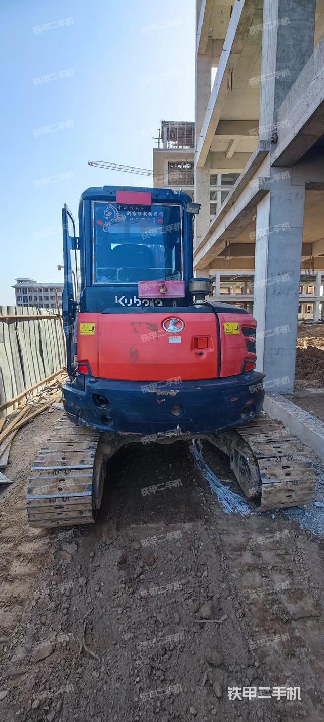 驾驶室顶部（整机外观）