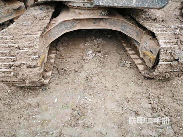 轉(zhuǎn)盤和下車架正前（工作和回轉(zhuǎn)裝置）