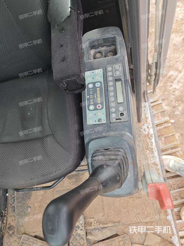 座椅左側(cè)控制臺(tái)/音響/含左手柄（駕駛室部分）