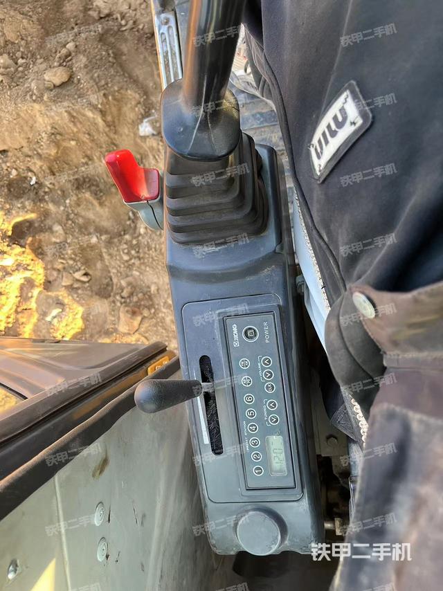 座椅左側(cè)控制臺(tái)/音響/含左手柄（駕駛室部分）