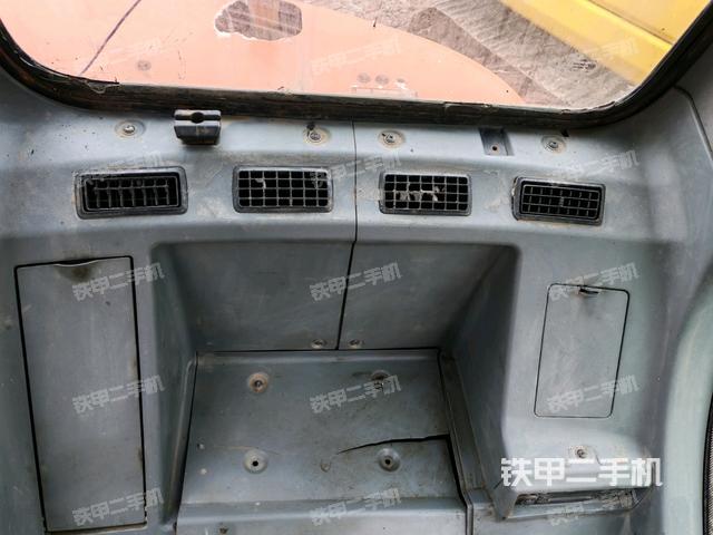 座椅右側(cè)控制臺/鑰匙門/油門/含右手柄(駕駛室部分) 座椅右側(cè)控制臺/鑰匙門/油門/含右手柄(駕駛室部分)