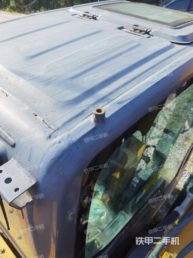 驾驶室顶部（整机外观）