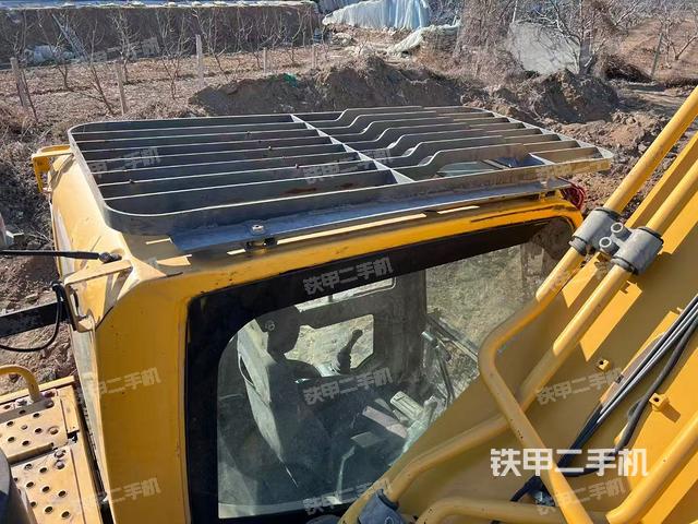 駕駛室頂部(整機外觀) 駕駛室頂部(整機外觀)