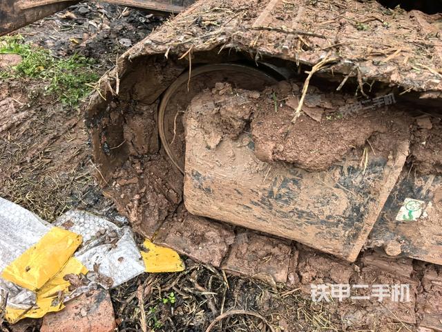 右驅(qū)動(dòng)輪（行走機(jī)構(gòu)）