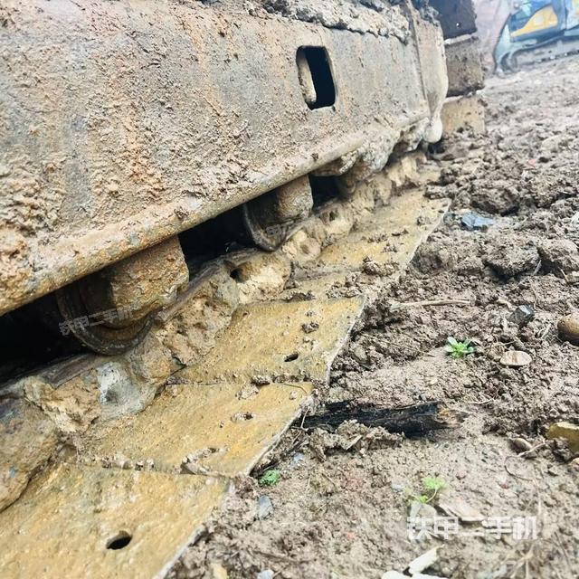 單側(cè)履帶整體（整機(jī)外觀）