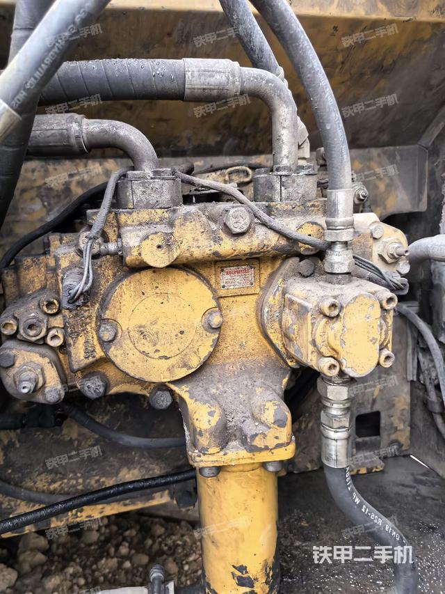 液壓泵艙室正面整體（整機(jī)外觀）