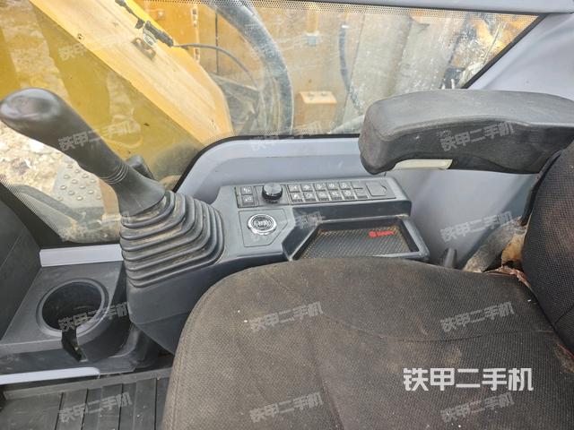 座椅左側(cè)控制臺/音響/含左手柄（駕駛室部分）