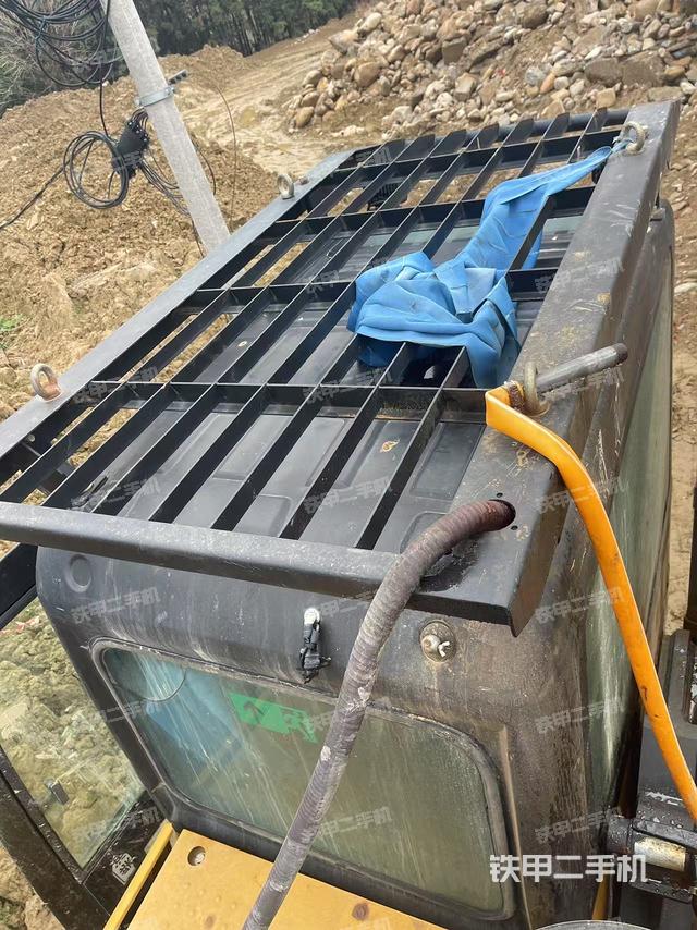 驾驶室顶部（整机外观）