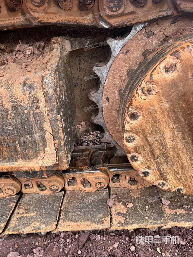 右驅(qū)動輪（行走機(jī)構(gòu)）