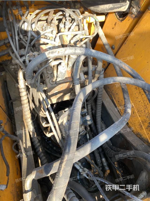 回轉(zhuǎn)馬達和主控閥（整機外觀）