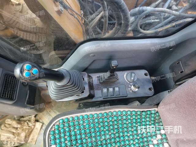 座椅右側(cè)控制臺(tái)/鑰匙門/油門/含右手柄（駕駛室部分）