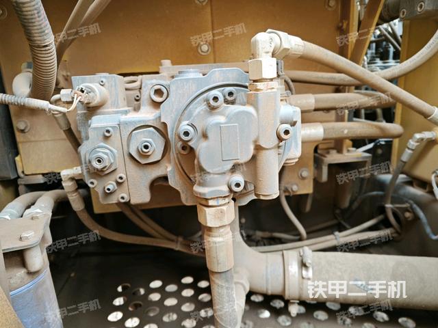 液壓泵斜45?左（大件艙室）