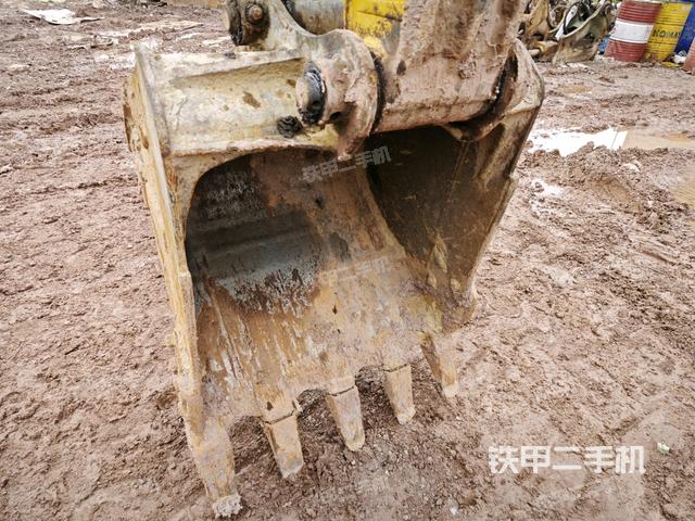 鏟斗右后整體（工作和回轉(zhuǎn)裝置）