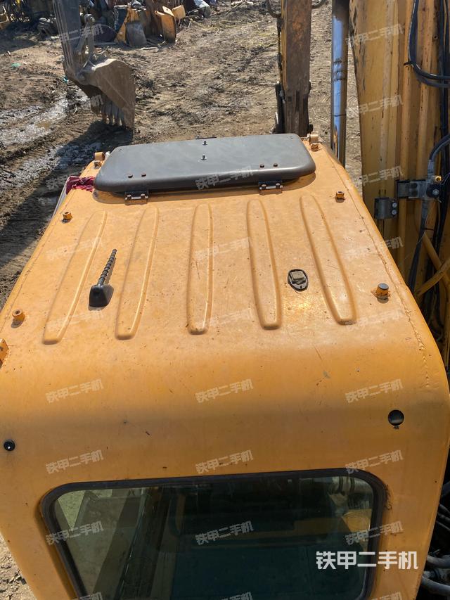 駕駛室頂部（整機外觀）