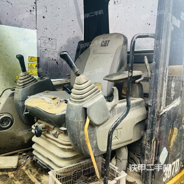 駕駛室整體（整機(jī)外觀）