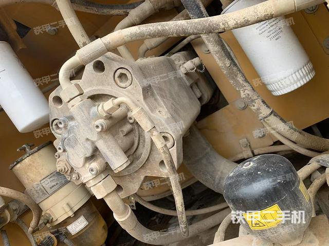 液壓泵艙室正面整體（整機(jī)外觀）