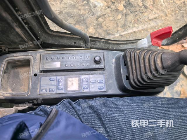 座椅左側(cè)控制臺/音響/含左手柄（駕駛室部分）