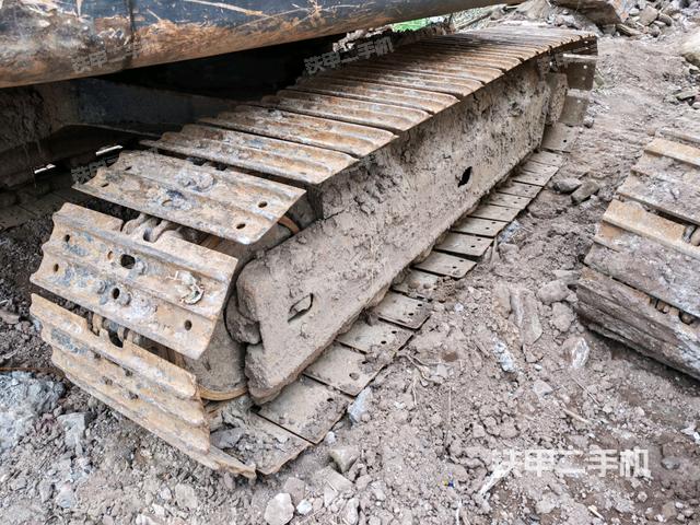 右側(cè)履帶整體?(行走機(jī)構(gòu)) 右側(cè)履帶整體?(行走機(jī)構(gòu))