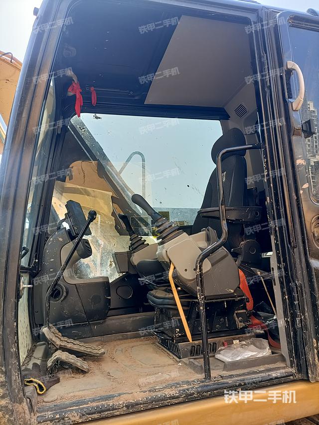 駕駛室整體（整機外觀）