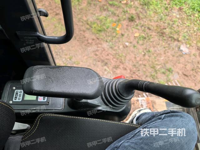 座椅左側(cè)控制臺(tái)/音響/含左手柄（駕駛室部分）