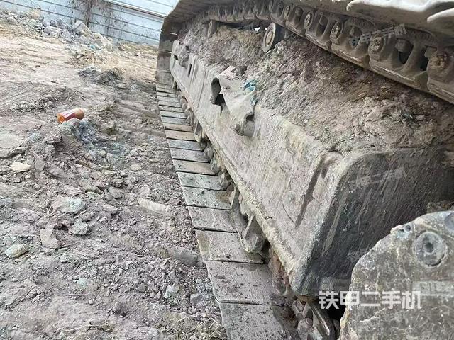 單側(cè)履帶整體（整機(jī)外觀）