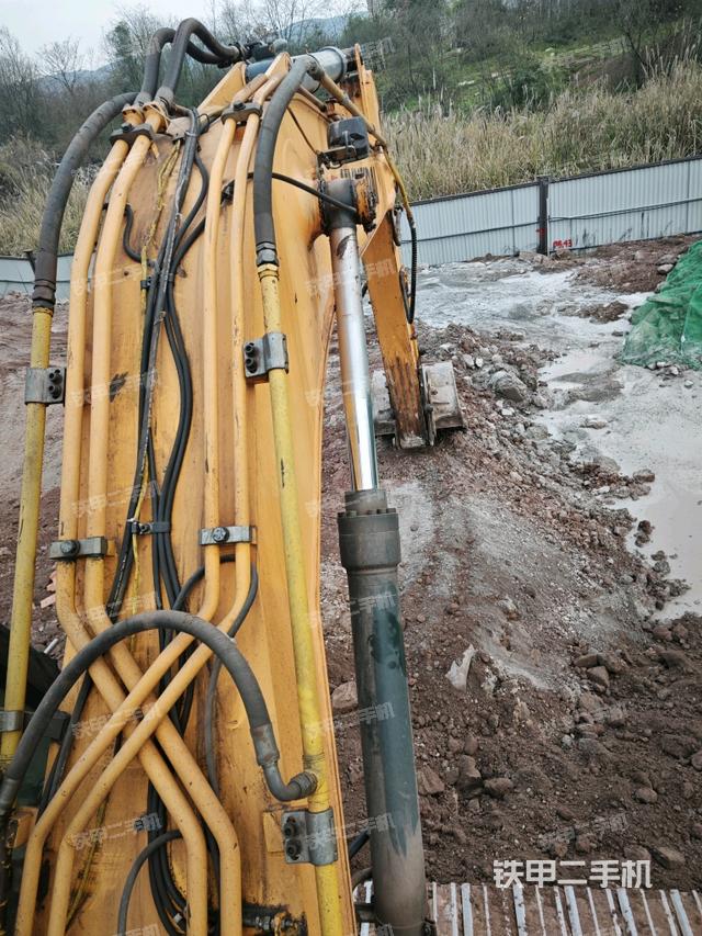 大臂背部俯視（工作和回轉(zhuǎn)裝置）