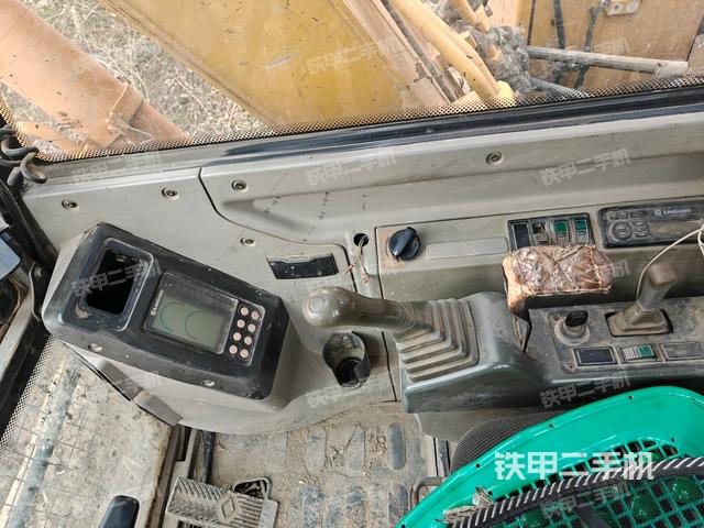 座椅左侧控制台/音响/含左手柄（驾驶室部分）