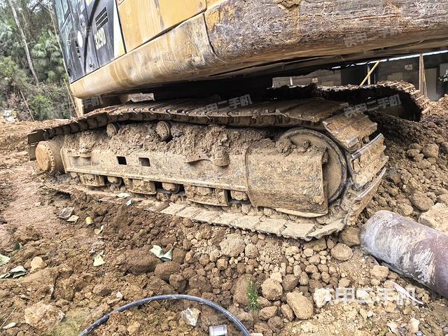 單側(cè)履帶整體（整機(jī)外觀）