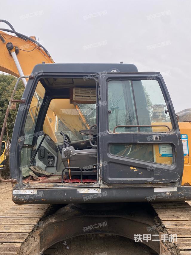 驾驶室整体（整机外观）