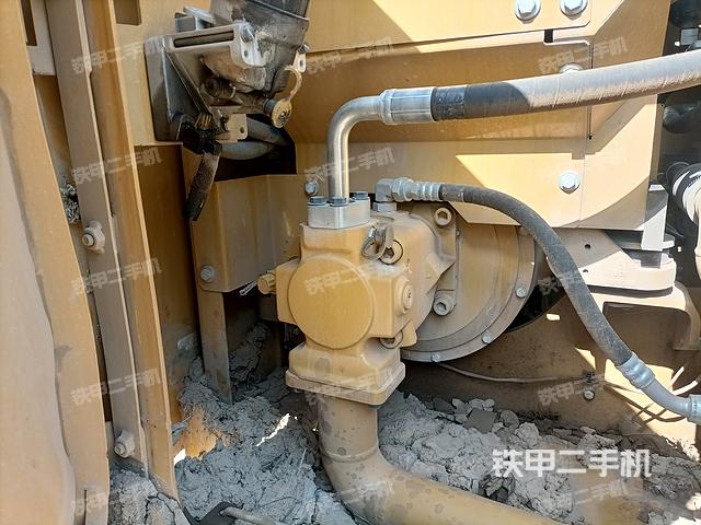 液壓泵艙室正面整體（整機外觀）