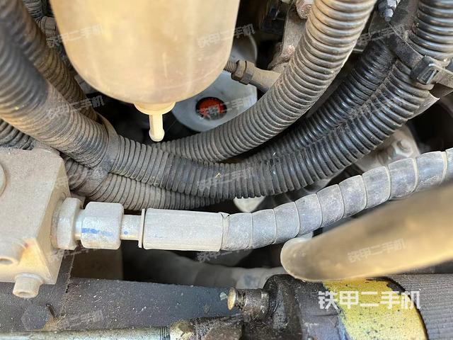 回轉(zhuǎn)馬達(dá)和主控閥（整機(jī)外觀）