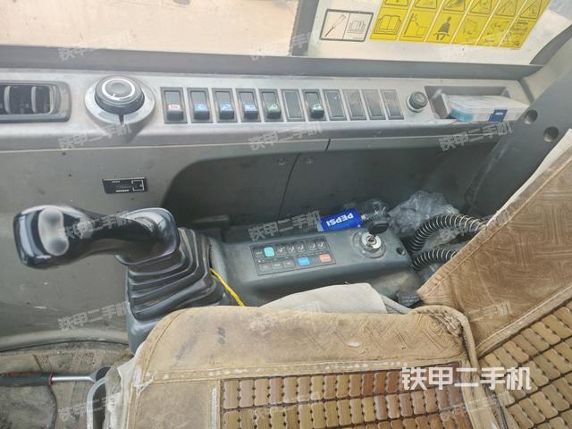 座椅右側(cè)控制臺(tái)/鑰匙門/油門/含右手柄（駕駛室部分）